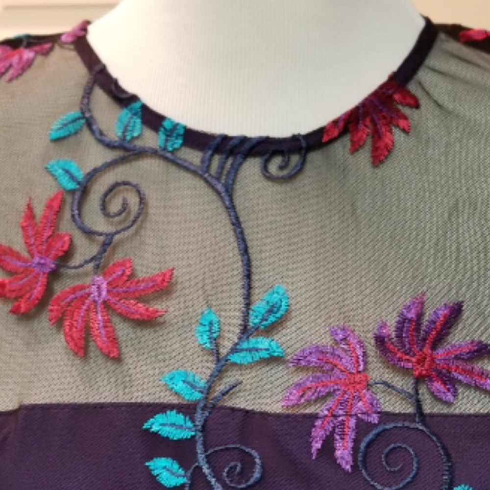 🆕️⬇️Donna Morgan Embroidered Floral Sheath Dress - Picture 3 of 9